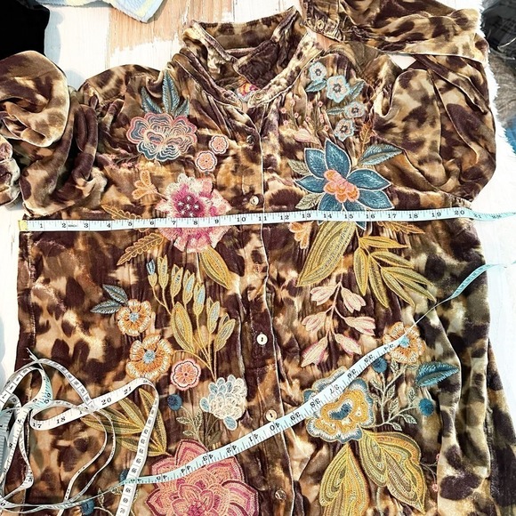 Johnny Was Bianca Embroidered Oversized Long Sleeve Velvet Shirt - Picture 8 of 9